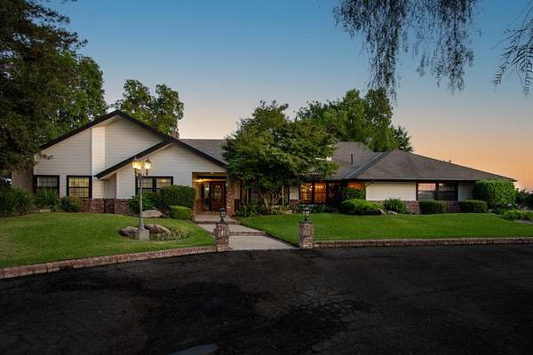 3 Acres of Land with Home for Sale in Lindsay, California