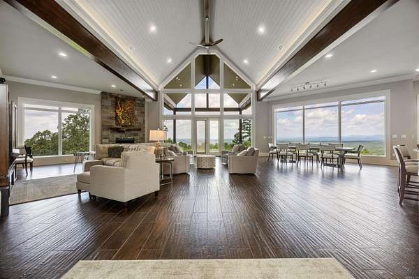 57.1 Acres of Recreational Land with Home for Sale in Murfreesboro, Arkansas