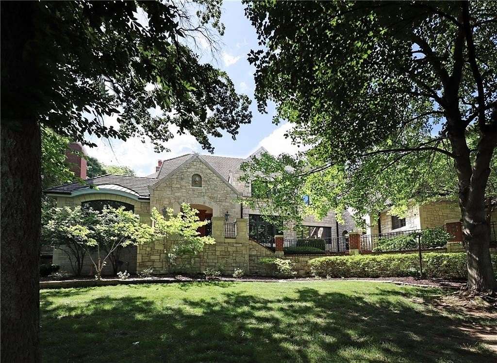 2.43 Acres of Residential Land with Home for Sale in Loch Lloyd, Missouri