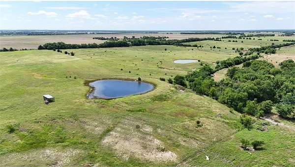 8 Acres of Land for Sale in Celeste, Texas