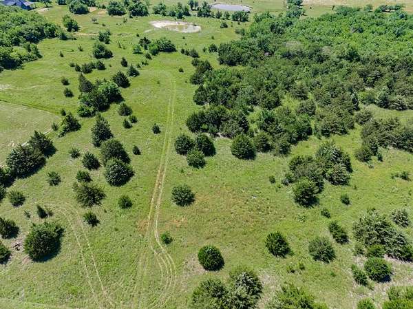 10 Acres of Residential Land for Sale in Greenville, Texas