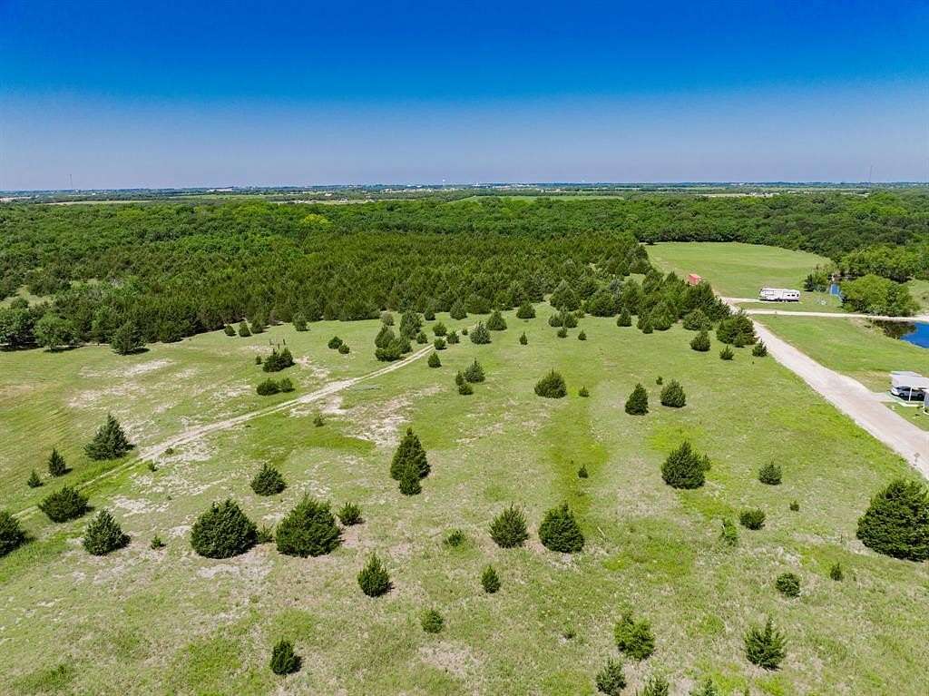 10 Acres of Residential Land for Sale in Greenville, Texas