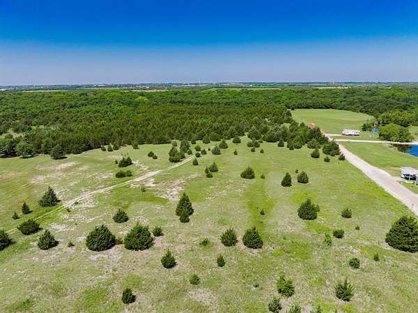 10 Acres of Residential Land for Sale in Greenville, Texas