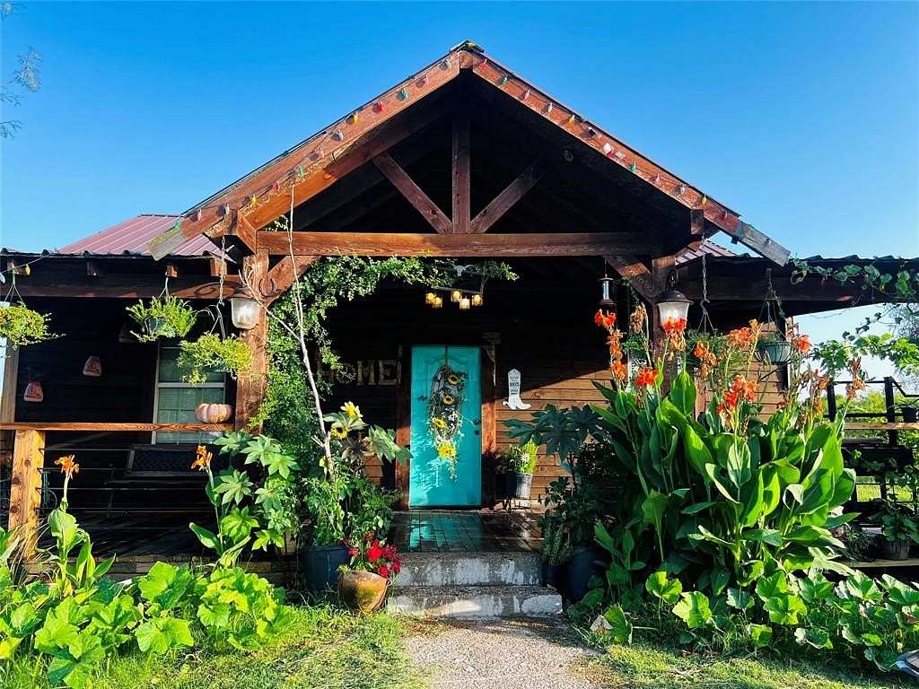 13 Acres of Land with Home for Sale in Emhouse, Texas