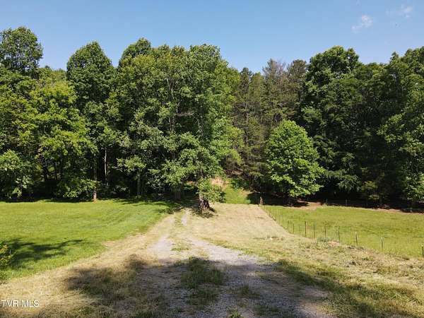 25 Acres of Recreational Land for Sale in Johnson City, Tennessee