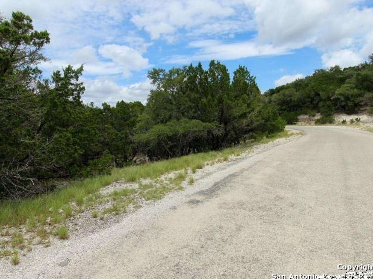 1.5 Acres of Residential Land for Sale in Lakehills, Texas