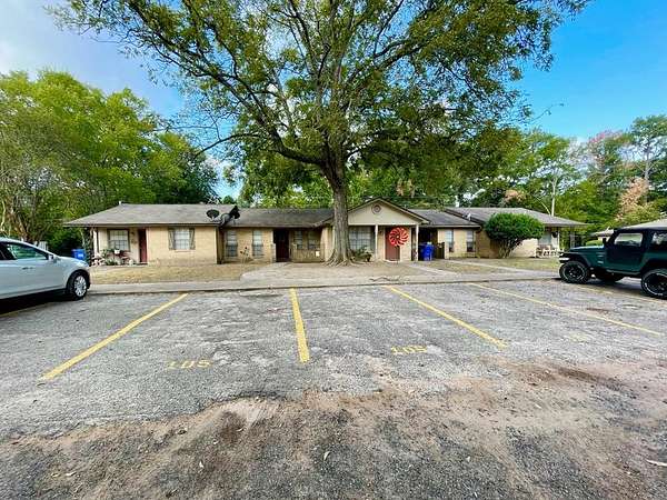 1 Acre of Mixed-Use Land for Lease in Crockett, Texas