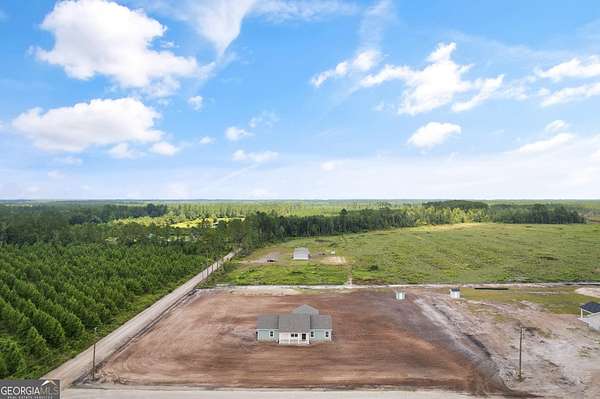 2 Acres of Residential Land with Home for Sale in Nahunta, Georgia