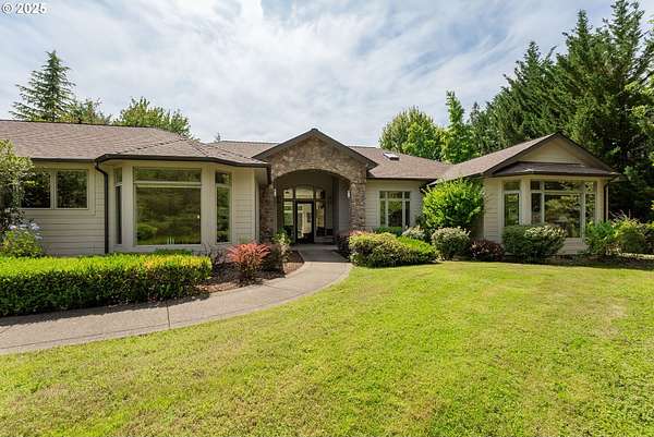 5 Acres of Residential Land with Home for Sale in Roseburg, Oregon