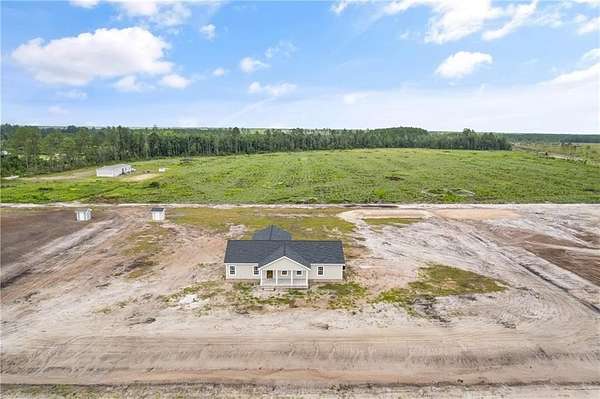 2 Acres of Residential Land with Home for Sale in Nahunta, Georgia