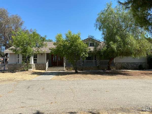 2.5 Acres of Residential Land with Home for Sale in Bakersfield, California