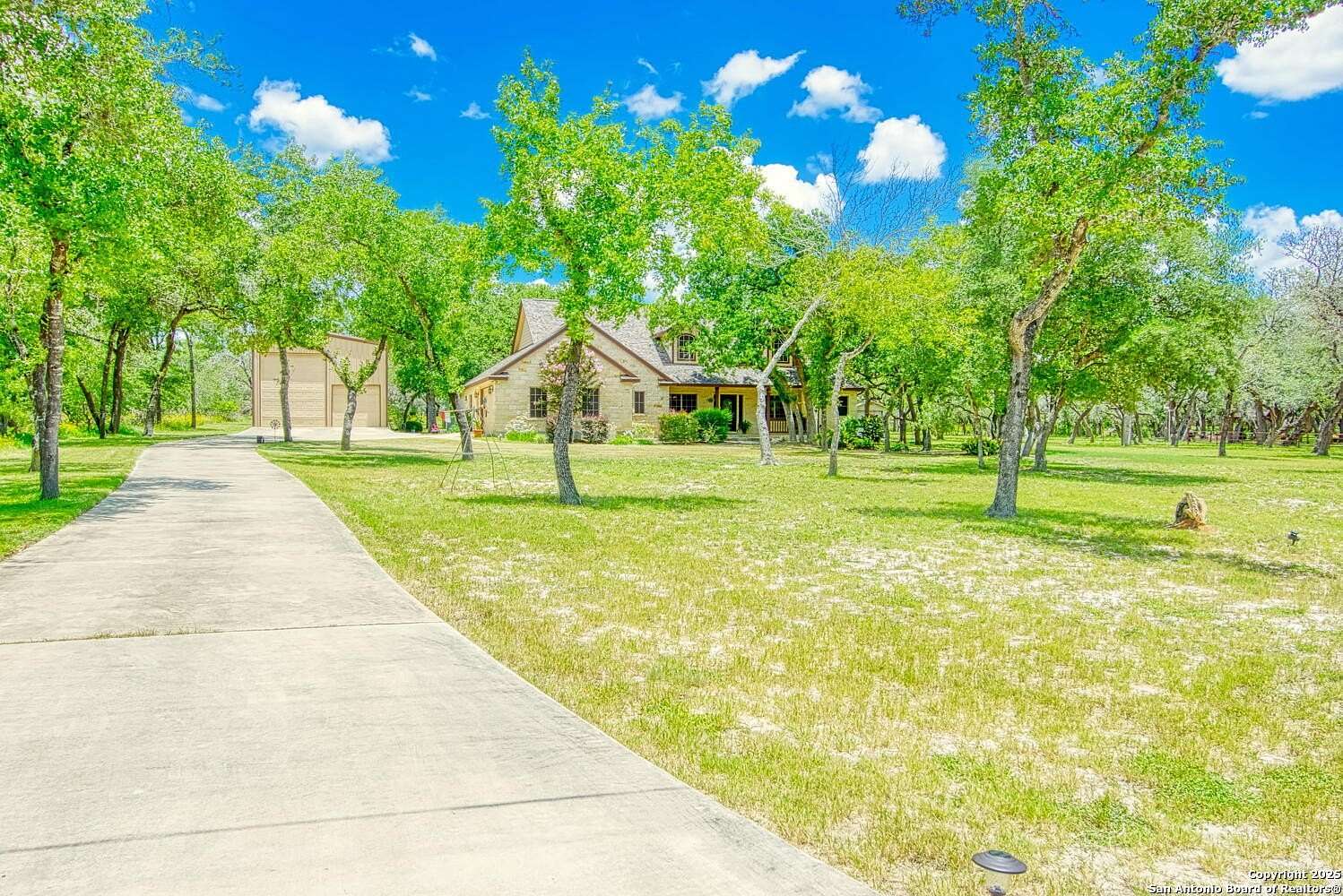 2.55 Acres of Residential Land with Home for Sale in La Vernia, Texas