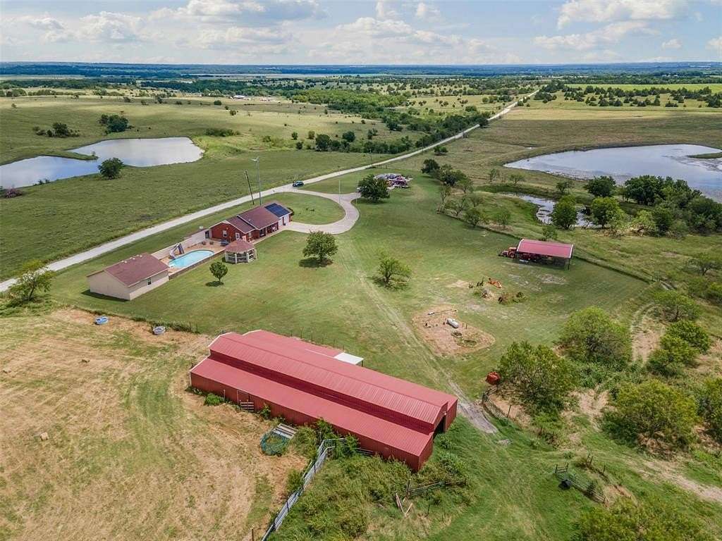 2 Acres of Residential Land with Home for Sale in Dawson, Texas
