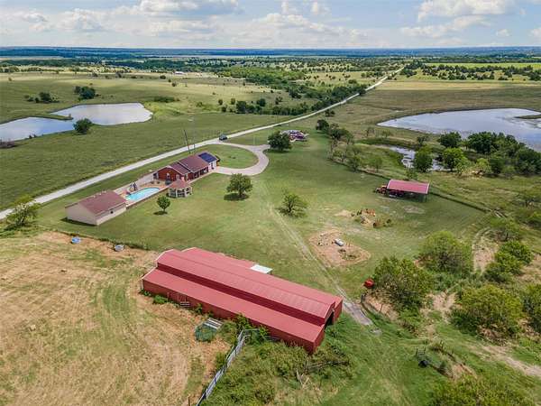 2 Acres of Land with Home for Sale in Dawson, Texas