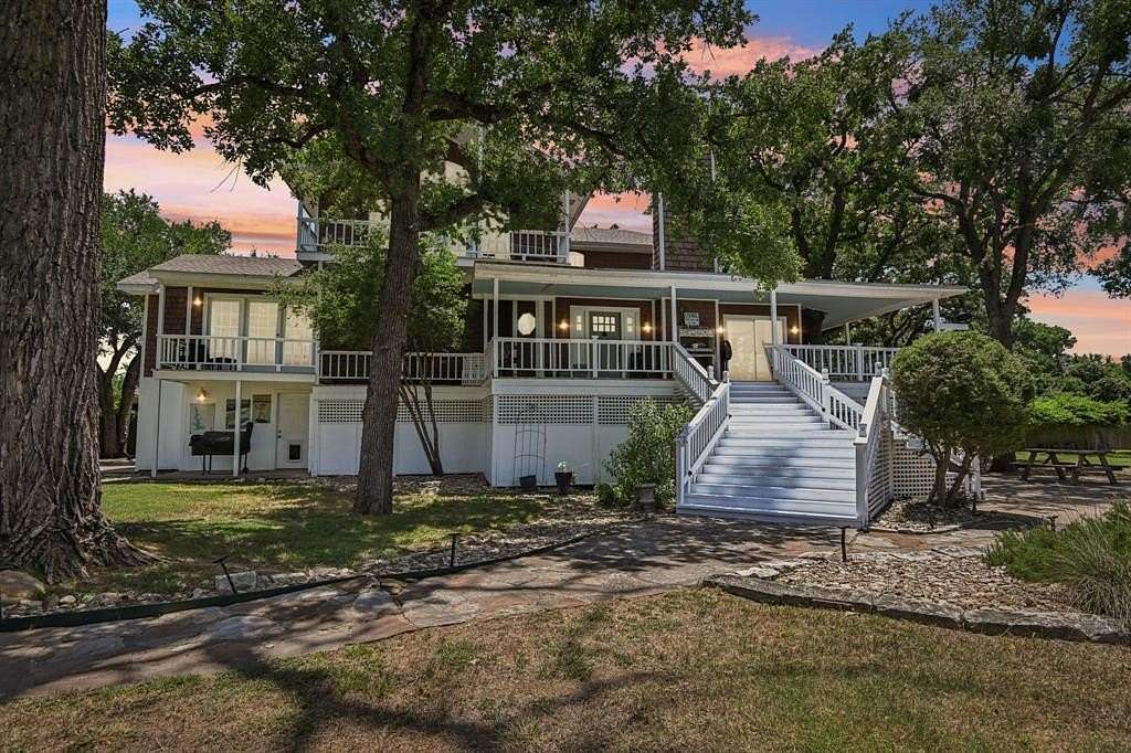 1.63 Acres of Residential Land with Home for Sale in Fort Worth, Texas