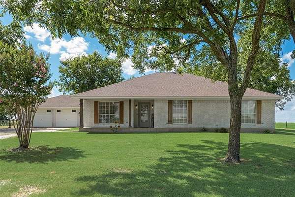 3 Acres of Residential Land with Home for Sale in Ennis, Texas