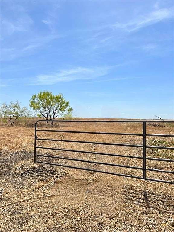 10 Acres of Land for Sale in Hubbard, Texas