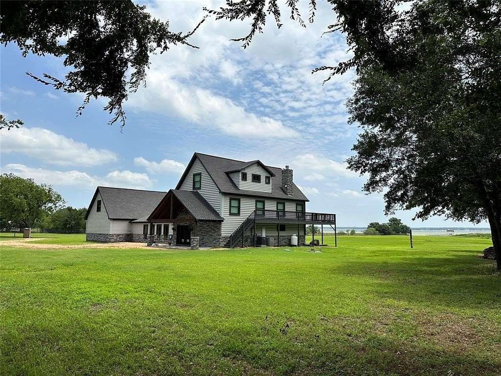 7.58 Acres of Residential Land with Home for Sale in Corsicana, Texas