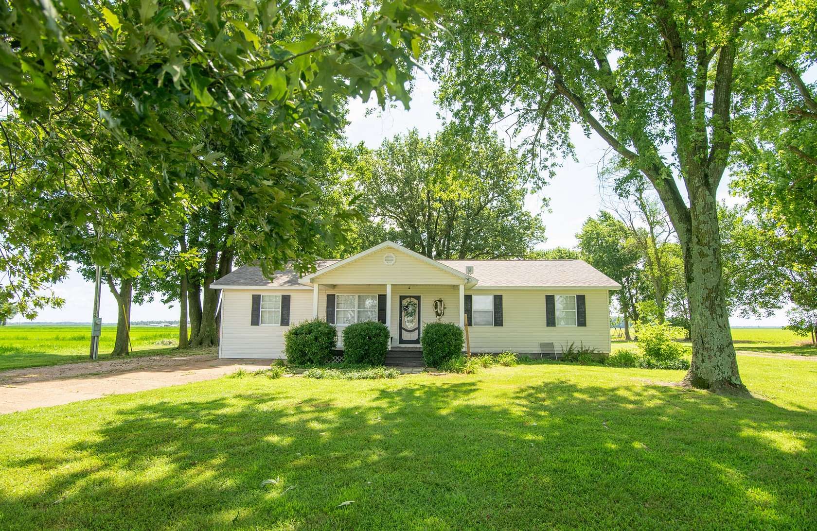 3 Acres of Residential Land with Home for Sale in Poplar Bluff, Missouri