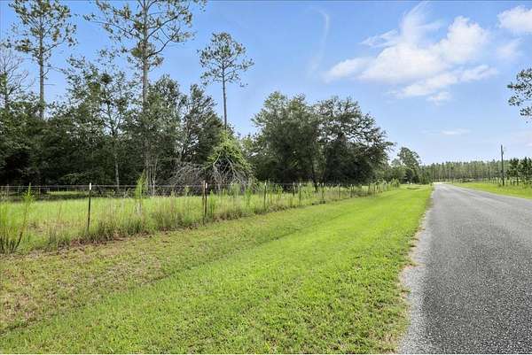 5 Acres of Residential Land for Sale in Live Oak, Florida