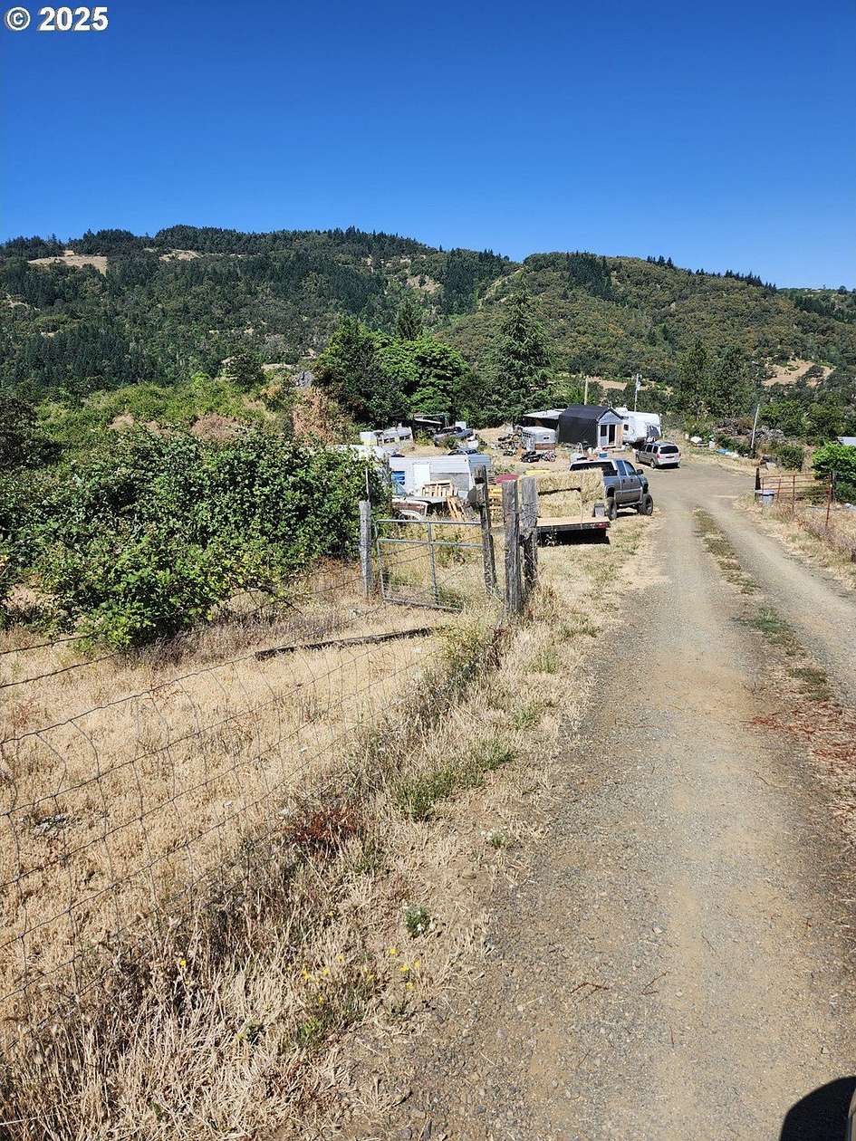 20.5 Acres of Land for Sale in Myrtle Creek, Oregon