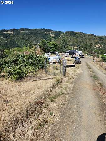 20.5 Acres of Land for Sale in Myrtle Creek, Oregon