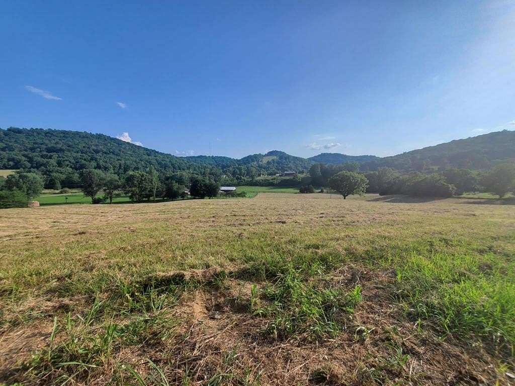 1 Acre of Residential Land for Sale in Brush Creek, Tennessee