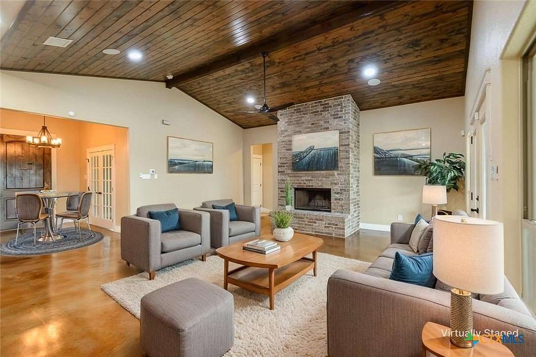 9 Acres of Residential Land with Home for Sale in Gatesville, Texas