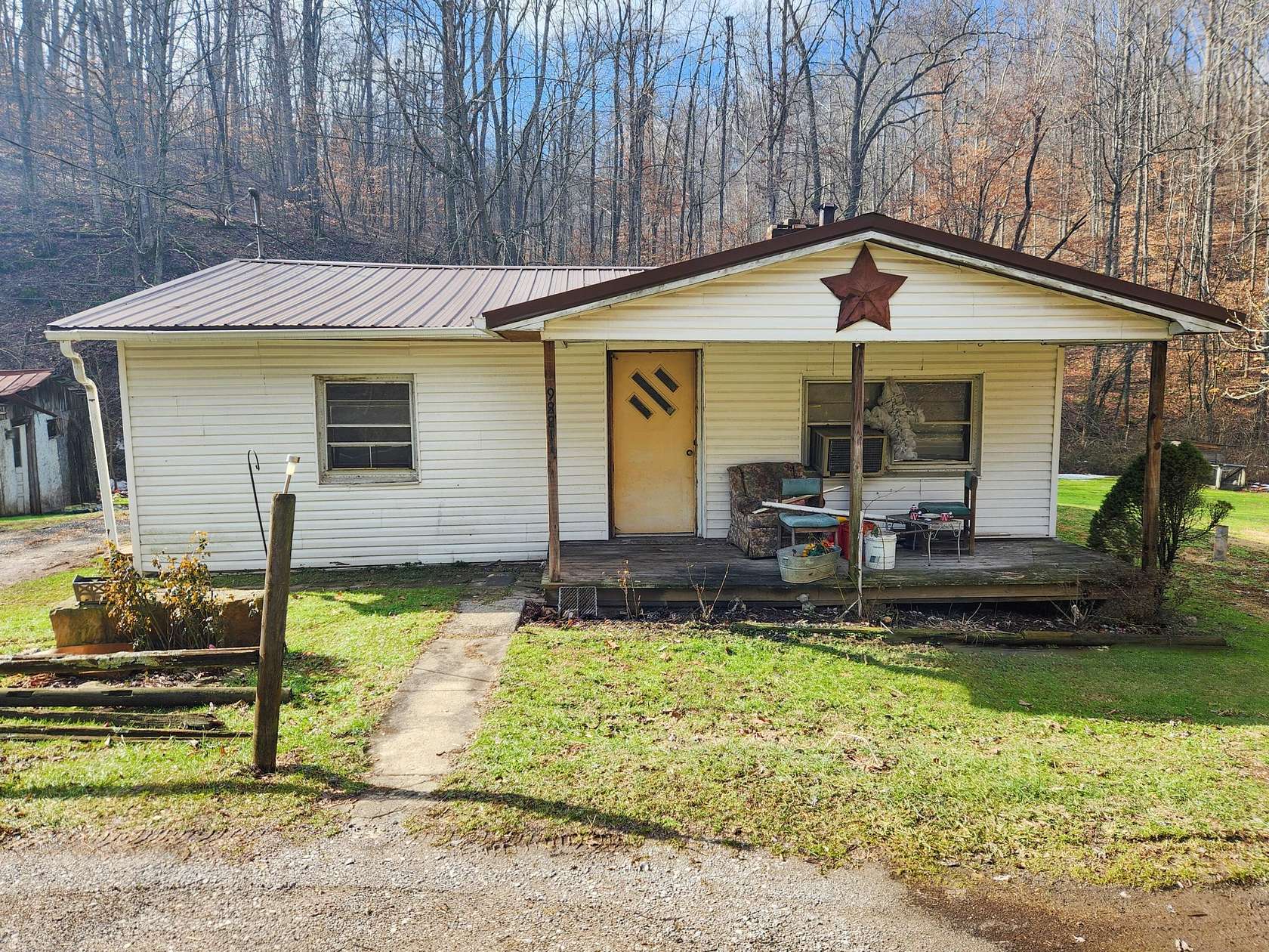 31 Acres of Land with Home for Auction in Flatgap, Kentucky