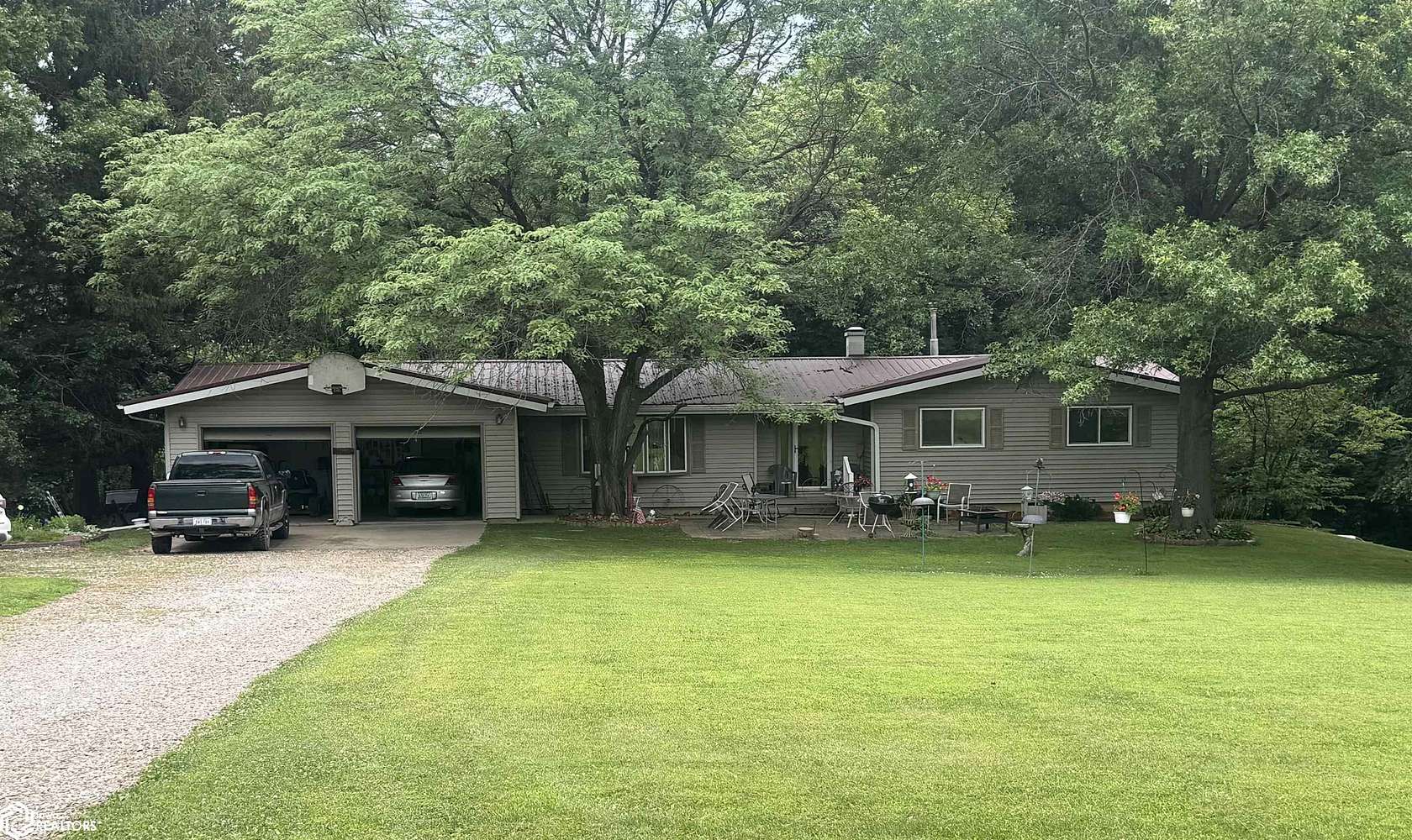 4.47 Acres of Residential Land with Home for Sale in Ottumwa, Iowa