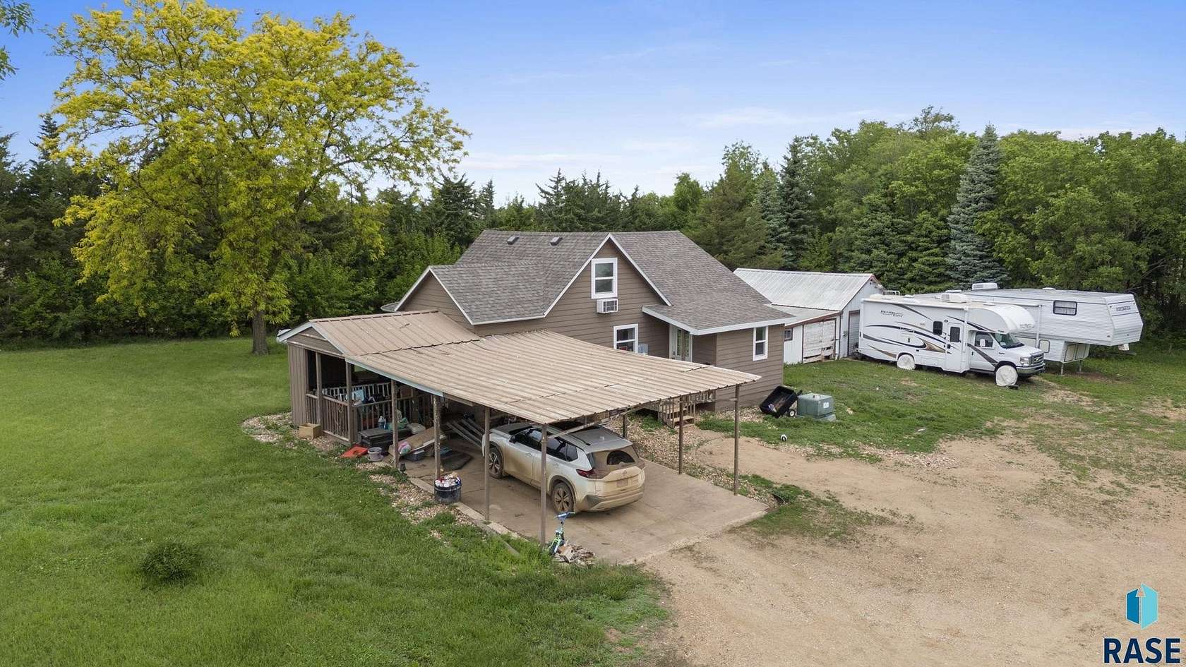 4.77 Acres of Residential Land with Home for Sale in Viborg, South Dakota