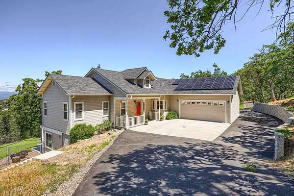 5 Acres of Residential Land with Home for Sale in Medford, Oregon