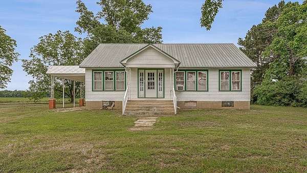 3 Acres of Residential Land with Home for Sale in Waldenburg, Arkansas