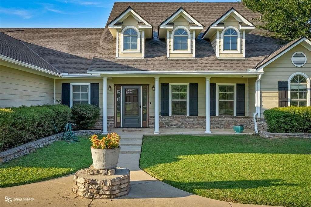 1.87 Acres of Residential Land with Home for Sale in Benton, Louisiana