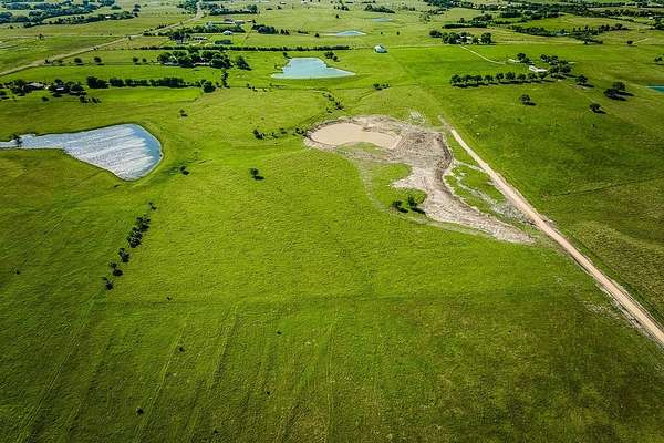 25.2 Acres of Agricultural & Residential Land for Sale in Burton, Texas