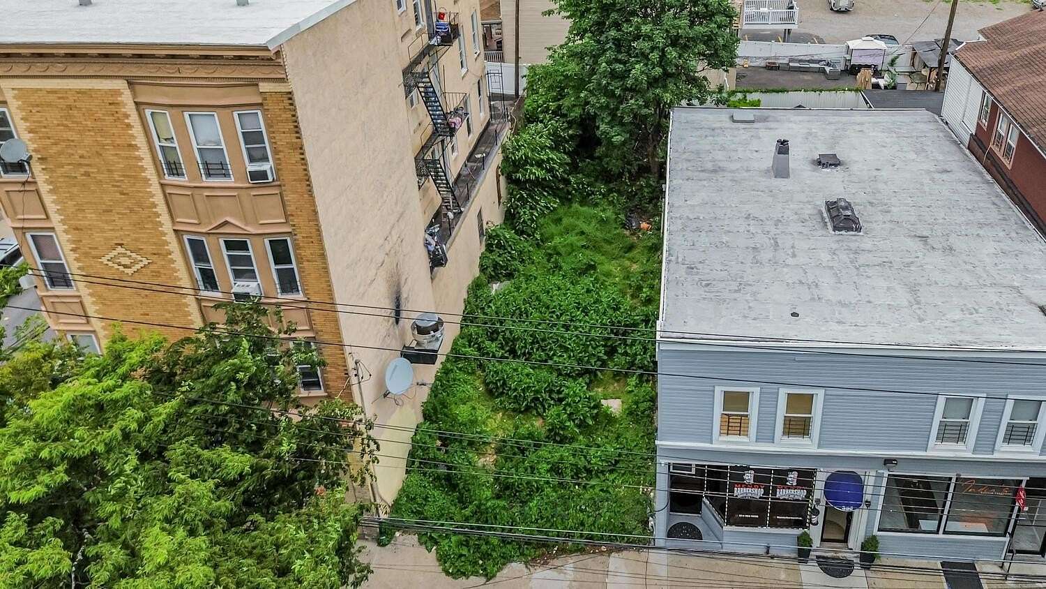 0.05 Acres of Mixed-Use Land for Sale in Yonkers, New York