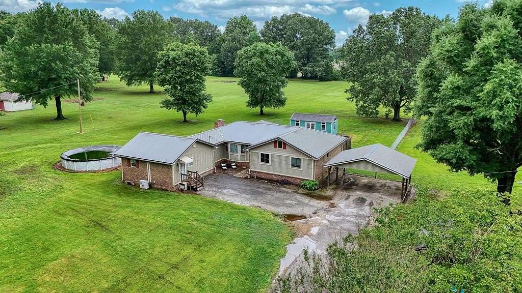 2.9 Acres of Residential Land with Home for Sale in Huntingdon, Tennessee