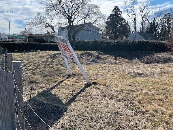 0.95 Acres of Commercial Land for Sale in Amityville, New York