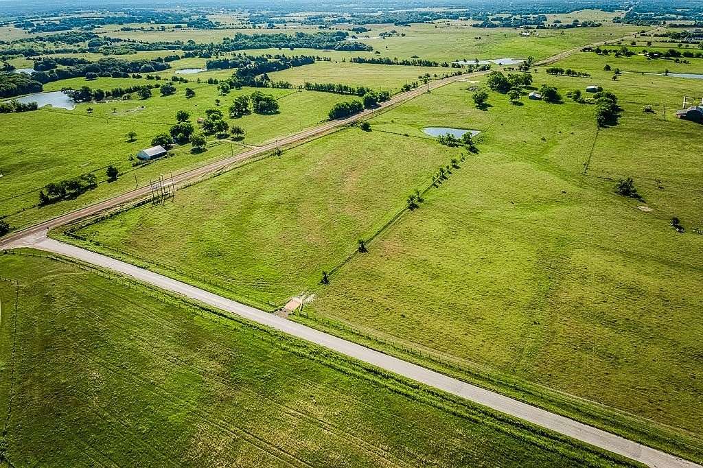 12.5 Acres of Land for Sale in Burton, Texas
