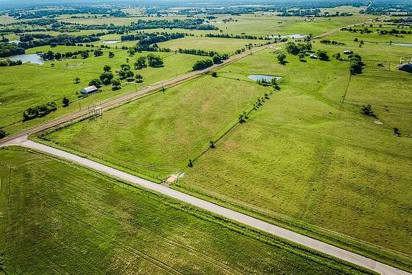 12.5 Acres of Land for Sale in Burton, Texas