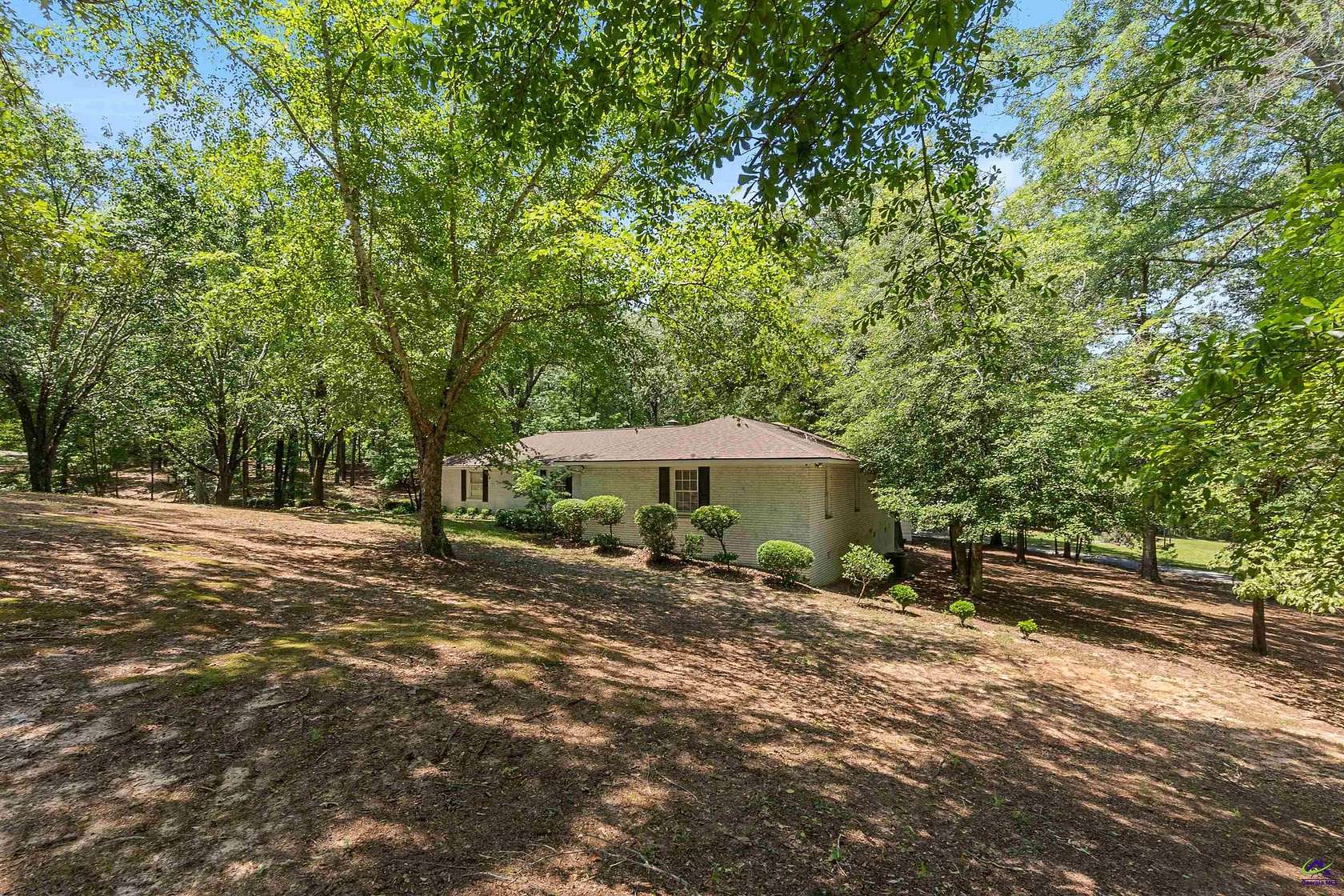 5.5 Acres of Residential Land with Home for Sale in Byron, Georgia