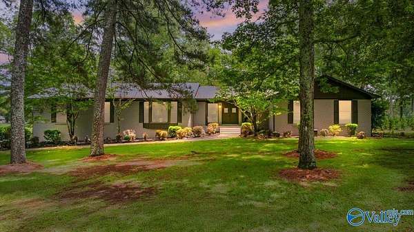 4.23 Acres of Residential Land with Home for Sale in Gadsden, Alabama