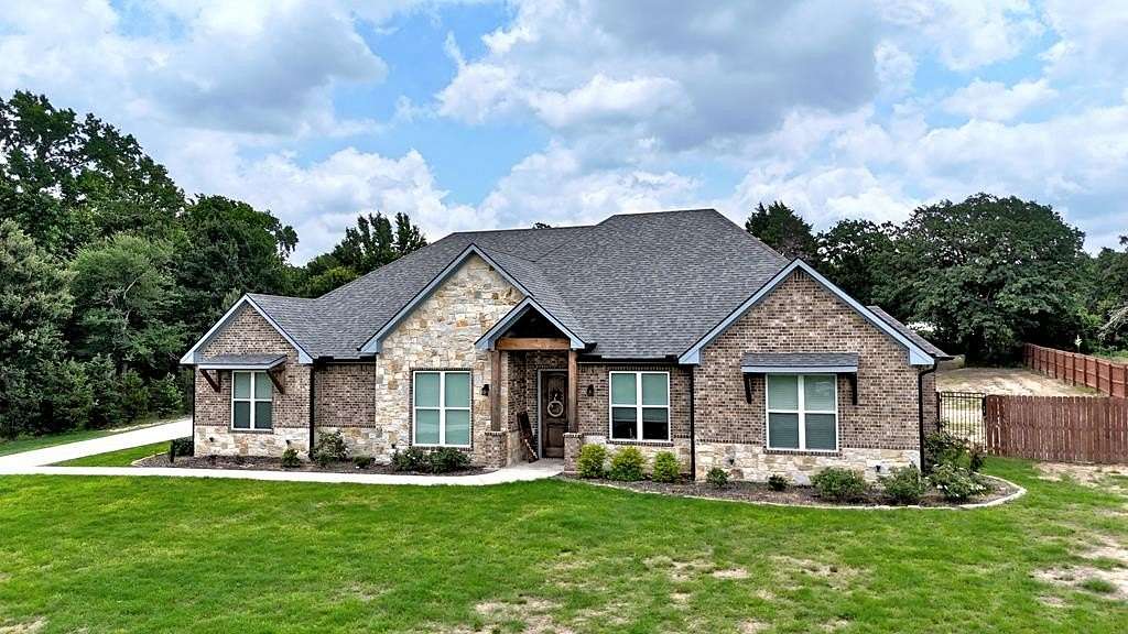 1.55 Acres of Residential Land with Home for Sale in Athens, Texas