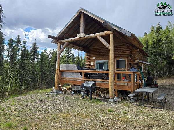 7.5 Acres of Land with Home for Sale in Fairbanks, Alaska