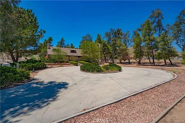 4.48 Acres of Residential Land with Home for Sale in Agua Dulce, California