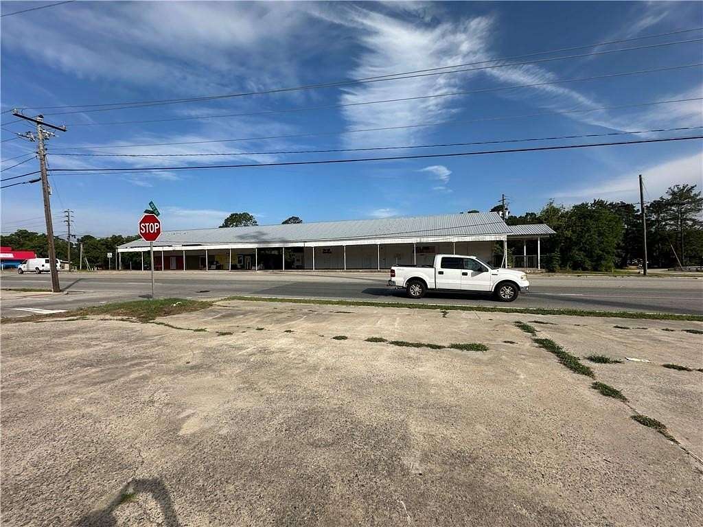 5.15 Acres of Improved Commercial Land for Sale in Blackshear, Georgia
