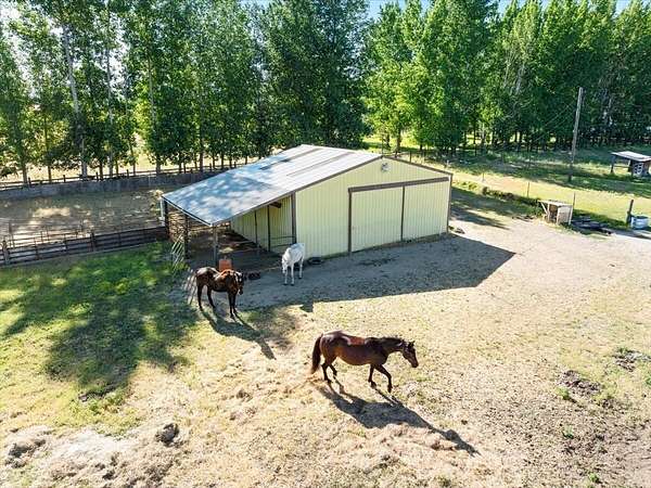 5 Acres of Land with Home for Sale in Central Point, Oregon