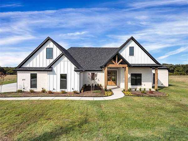 1.62 Acres of Land with Home for Sale in Granbury, Texas