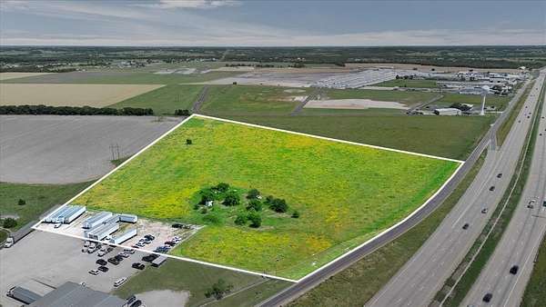 16 Acres of Commercial Land for Sale in Palmer, Texas