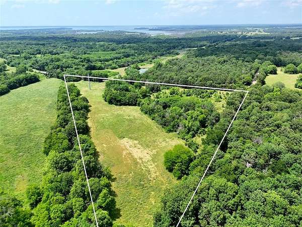11 Acres of Land for Sale in Honey Grove, Texas